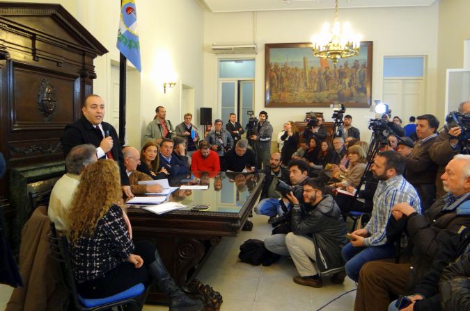 Audiencia convocada por el senador Gustavo Arenas en la Legislatura para que las partes involucradas explicaran detalles sobre los desmedidos aumentos tarifarios del gas