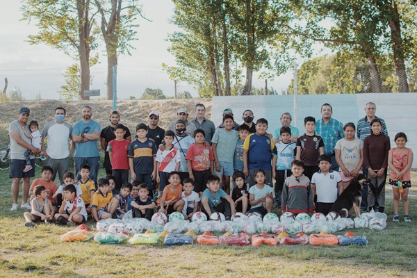 Entrega de material deportivo a Clubes Tgto3