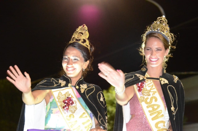 Candela Salinas (virreina de San Carlos) y Ludmila Calabrigo (reina de San Carlos)