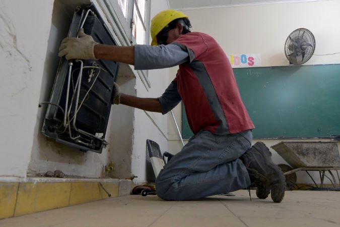 Reparación de la calefacción en escuelas-foto Prensa Gobierno de Mendoza