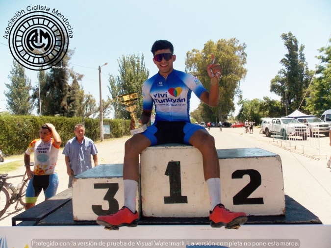 Tobías Altamirano corre para el team Viví Tunuyán.