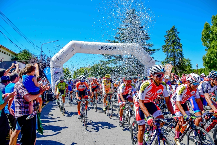 Foto archivo de la Vuelta en su paso por Tupungato