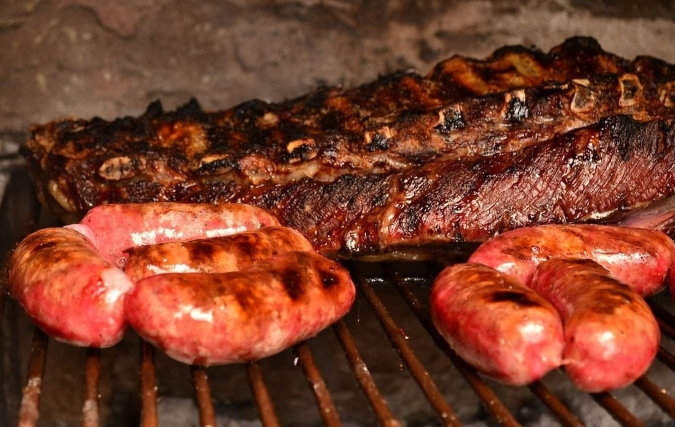 A fines de enero dos hombres fallecieron y otros fueron internados por consumir carne contaminada en Berazategui, Buenos Aires, lo que puso en vilo a todo el país.