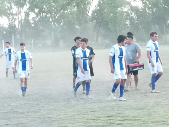 El domingo se reanudó el fútbol de primera división en la Liga de Fútbol de Tunuyán. Foto: El Cuco Digital.