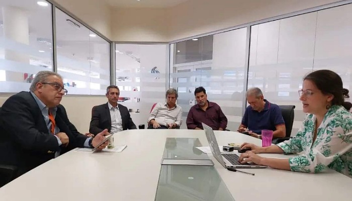 EL INTENDENTE ROLANDO SCANIO REUNIDO CON AUTORIDADES DE BUENOS AIRES.