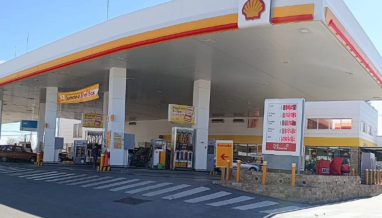 Shell La Consulta, ubicada en San Martín y Sasso.